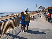 David Gmez e Isabel Gonzlez en la playa de la barceloneta