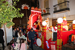 Los Reyes Magos reparten magia e ilusin en lora