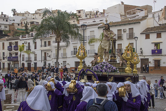 El Cristo de la Columna tie de blanco y morado el Domingo de Ramos