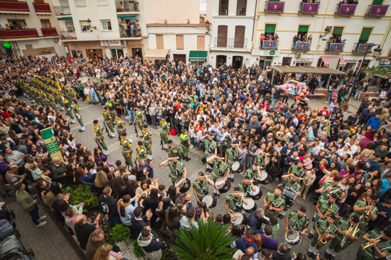 La Brigada Paracaidista hace su tradicional entrada a lora