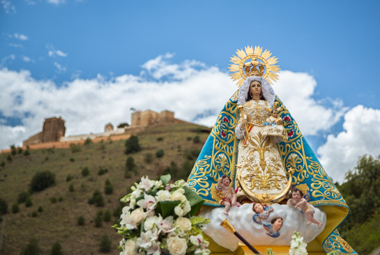 La Virgen de la Cabeza procesiona por las calles de La Estacin 