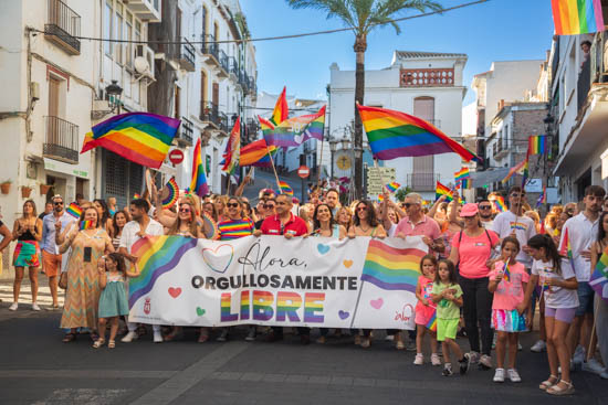 lora celebra su primera fiesta del orgullo LGTBIQ+