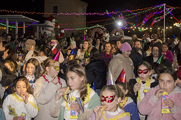 Los pequeos perotes despiden el ao en la Nochevieja Infantil