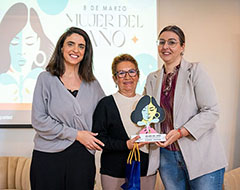 Paqui Fernndez recibe un homenaje en la Gala Mujer del Ao 