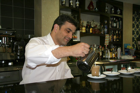 Satur, propietario del bar Kontiki